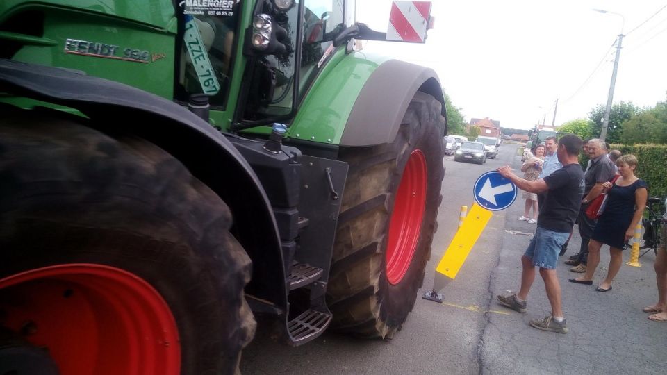2019-07-19 00:00:00 - N-VA Zonnebeke wil wegversmallingen weg - frezenbergstraat_1.jpg