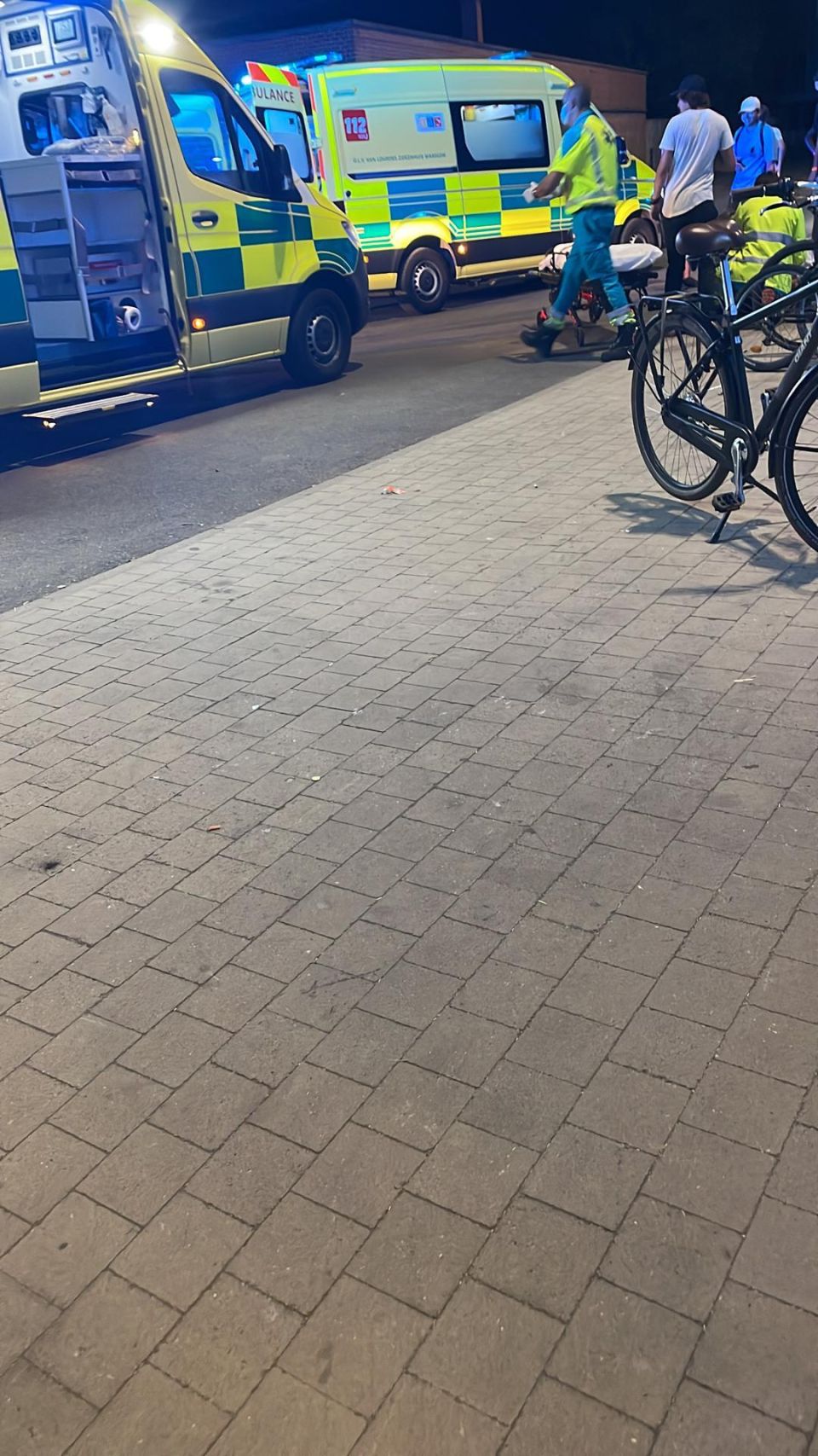 2022-08-13 00:00:00 - Hulpdiensten massaal opgetrommeld voor vechtpartij die uiteindelijk blijkt mee te vallen in Waregem - hulpdiensten.jpg