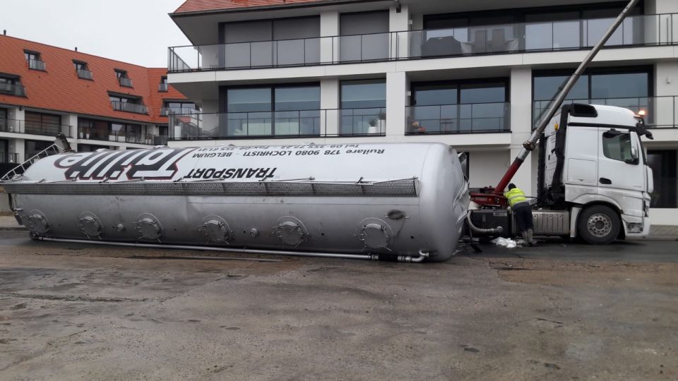 2019-02-06 00:00:00 - Vrachtwagen verliest silocontainer - jose_tyteca_0.jpg