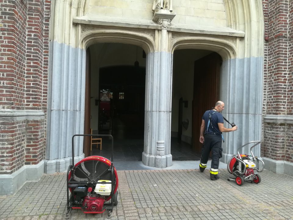 2017-09-05 00:00:00 - Begrafenissen in andere kerk wegens lek - kerk2_2.jpg