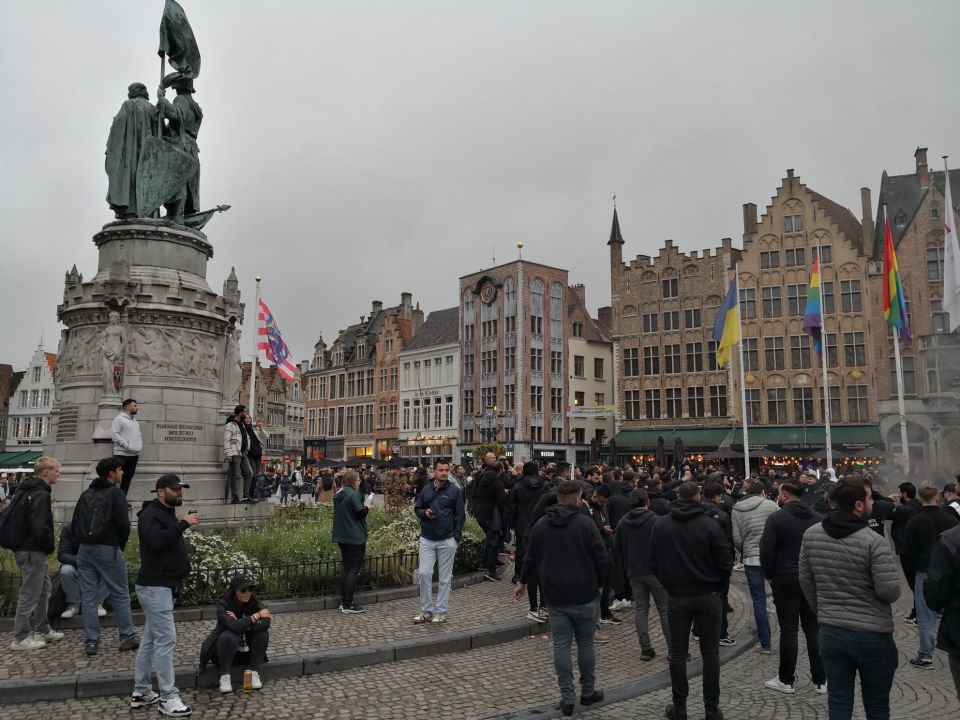 2023-09-21 00:00:00 - Al tientallen Turkse supporters opgepakt in Brugge - supporters_brugge.jpeg