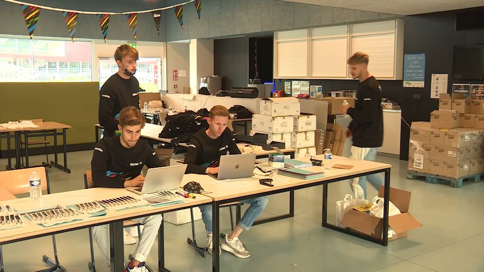 2021-09-20 00:00:00 - Studenten helpen mee op WK Tijdrijden - vrijwillig1.jpg