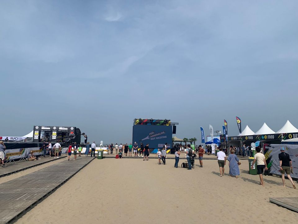 2021-09-19 00:00:00 - Zeedijk Knokke stroomt helemaal vol - whatsapp_image_2021-09-19_at_12.52.27.jpeg
