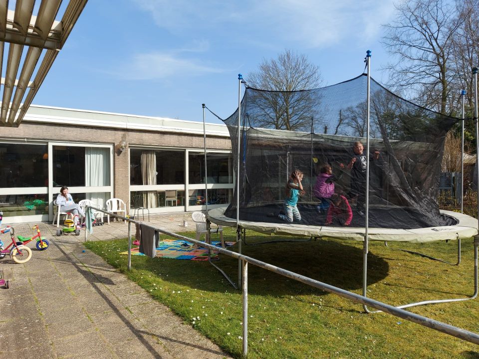 2022-03-21 00:00:00 - Oekraïense kinderen uit collectieve opvang krijgen les in Varsenare - whatsapp_image_2022-03-21_at_3.17.45_pm.jpeg