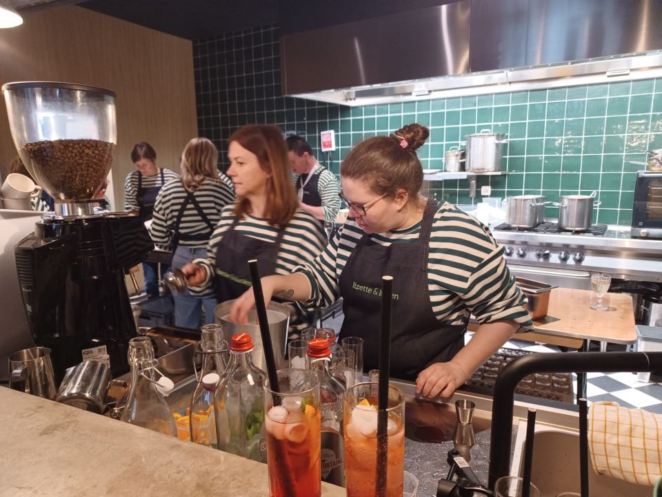 2023-03-24 00:00:00 - Lizette & Lucien weer open op  nieuwe stek na gasexplosie - whatsapp_image_2023-03-24_at_15.05.57.jpeg